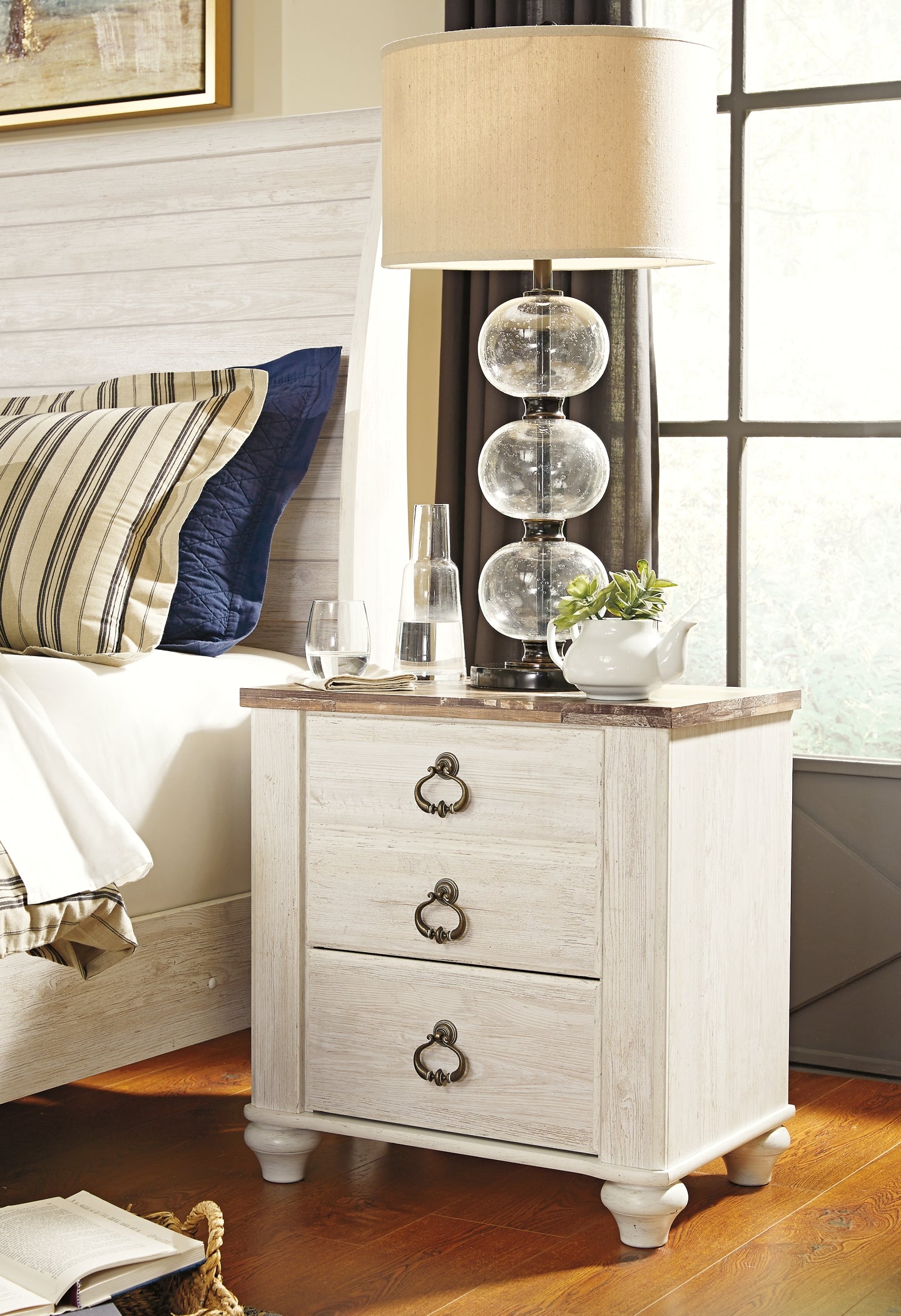 Willowton Panel Bed With Mirrored Dresser, Chest And 2 Nightstands