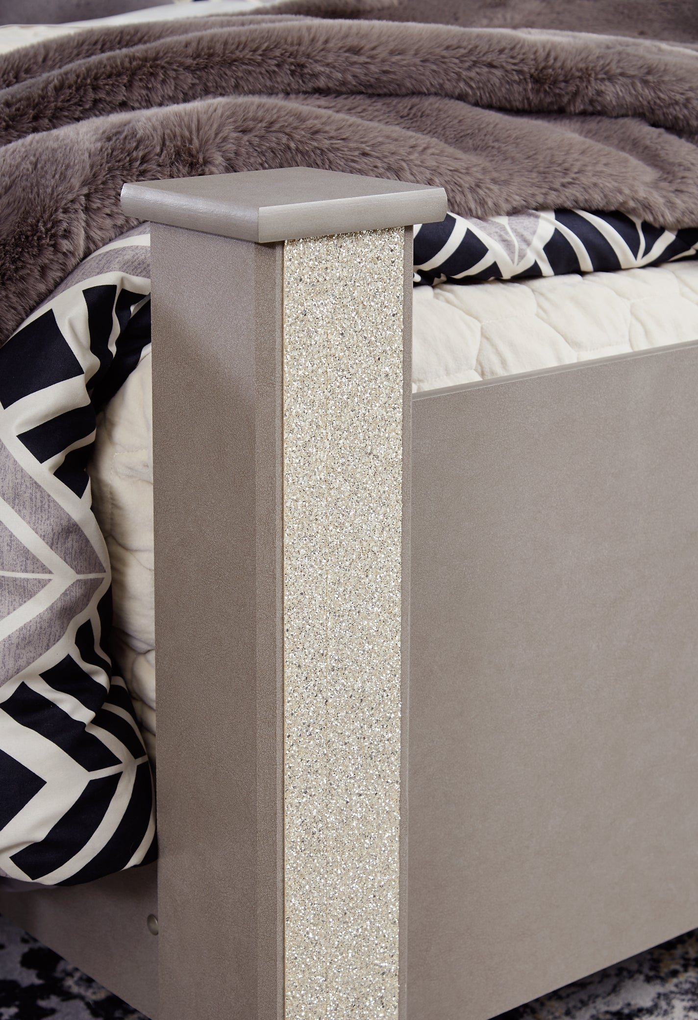 Surancha Poster Bed
